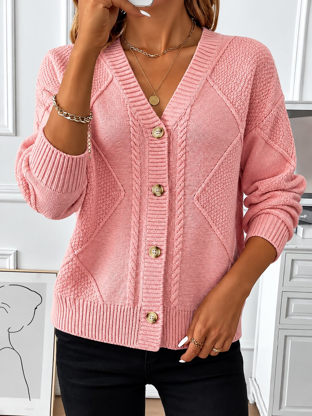 Hilde™ – V-hals kabelstickad knapcardigan