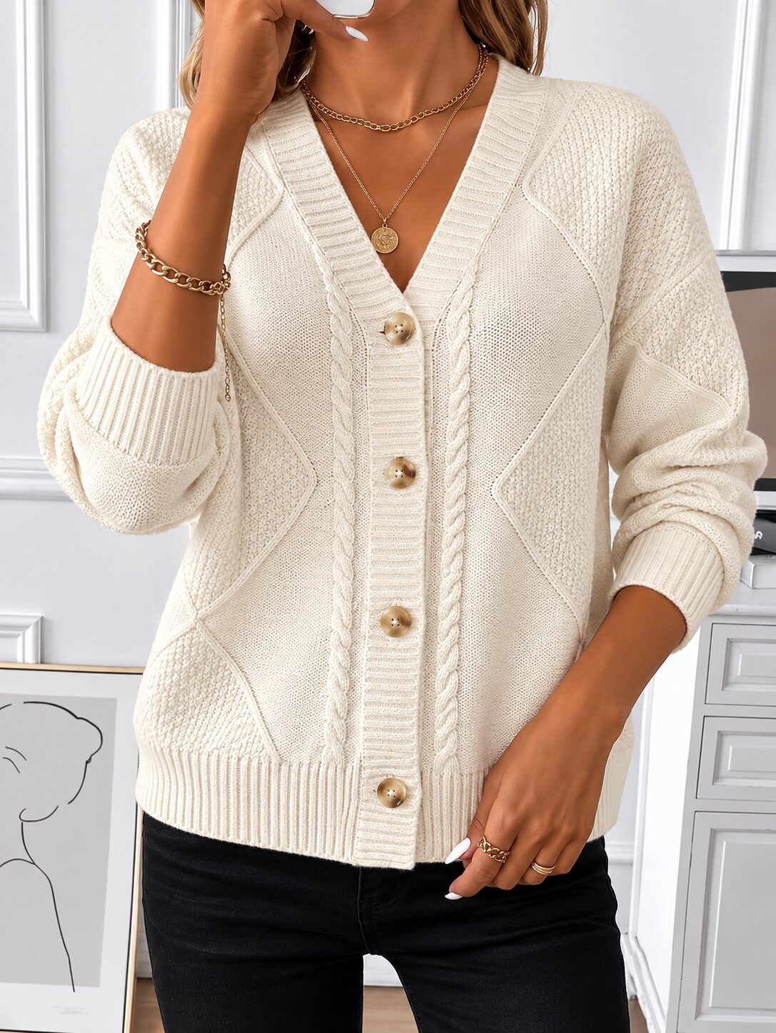 Hilde™ – V-hals kabelstickad knapcardigan